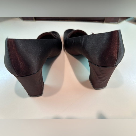 Night Life Women’s Low Heel Pumps - Picture 3 of 4